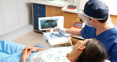 Columns over bijzondere ervaringen als tandarts gebundeld