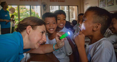 Dental volunteers treat hundreds of children in Philippines