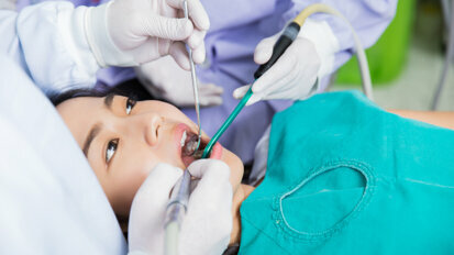 新加坡人对高昂的牙科保健费用表示担忧