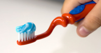 Смяната на четката за зъби след гърлобол може би е ненужна