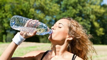 重复使用的塑料矿泉水瓶更容易滋生细菌