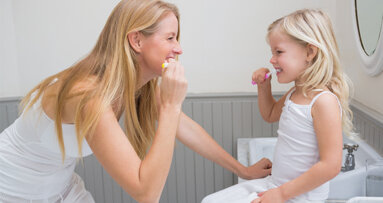 Vorbildfunktion bei der Mundhygiene: Wie die Mutter, so die Kinder?
